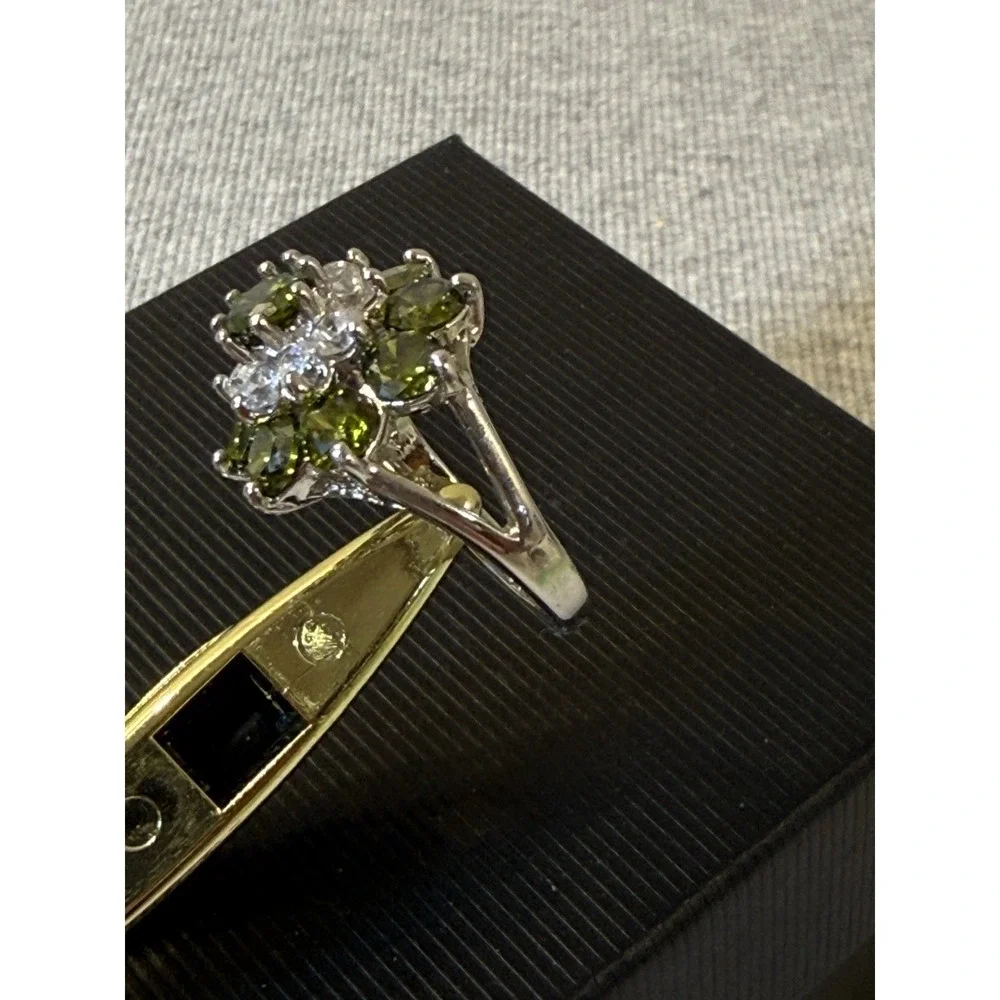 Vintage White Gold Tone Tiered Green Clear Flower Cluster Ring Size 8 SEE NOTE